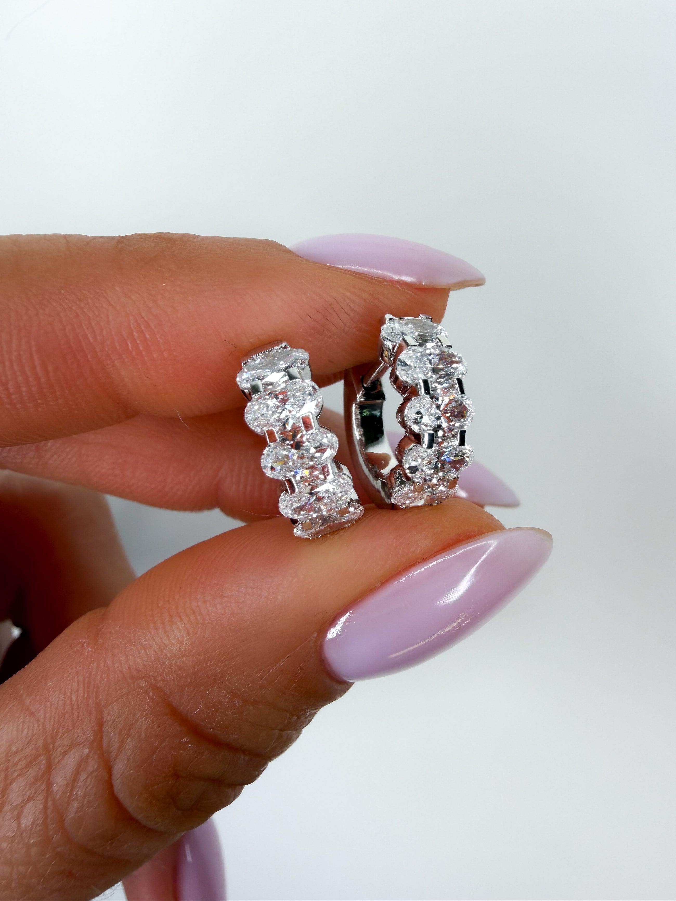 The Headliner Oval Huggies