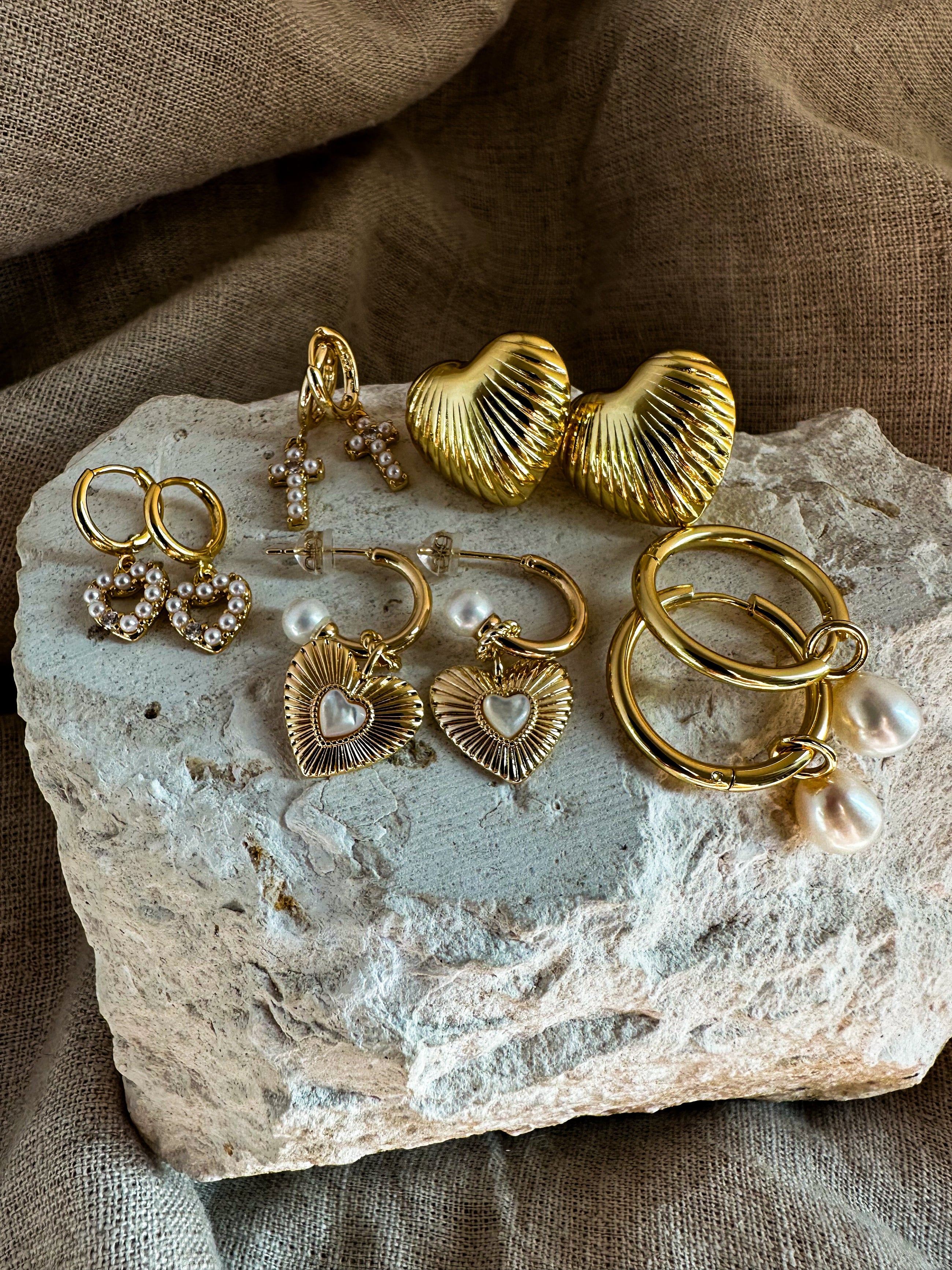 Pearl Ribbed Heart Hoops