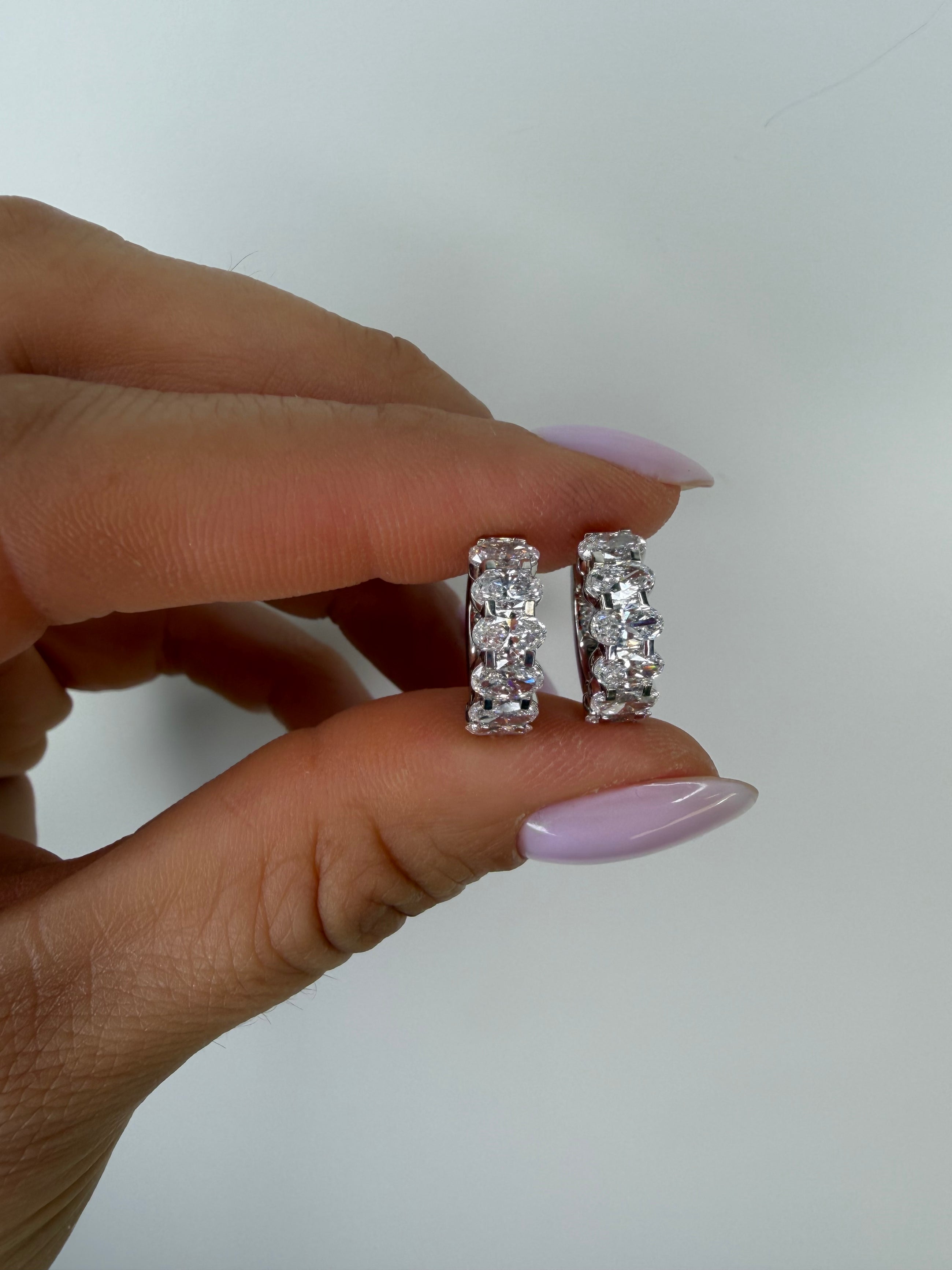 The Headliner Oval Huggies