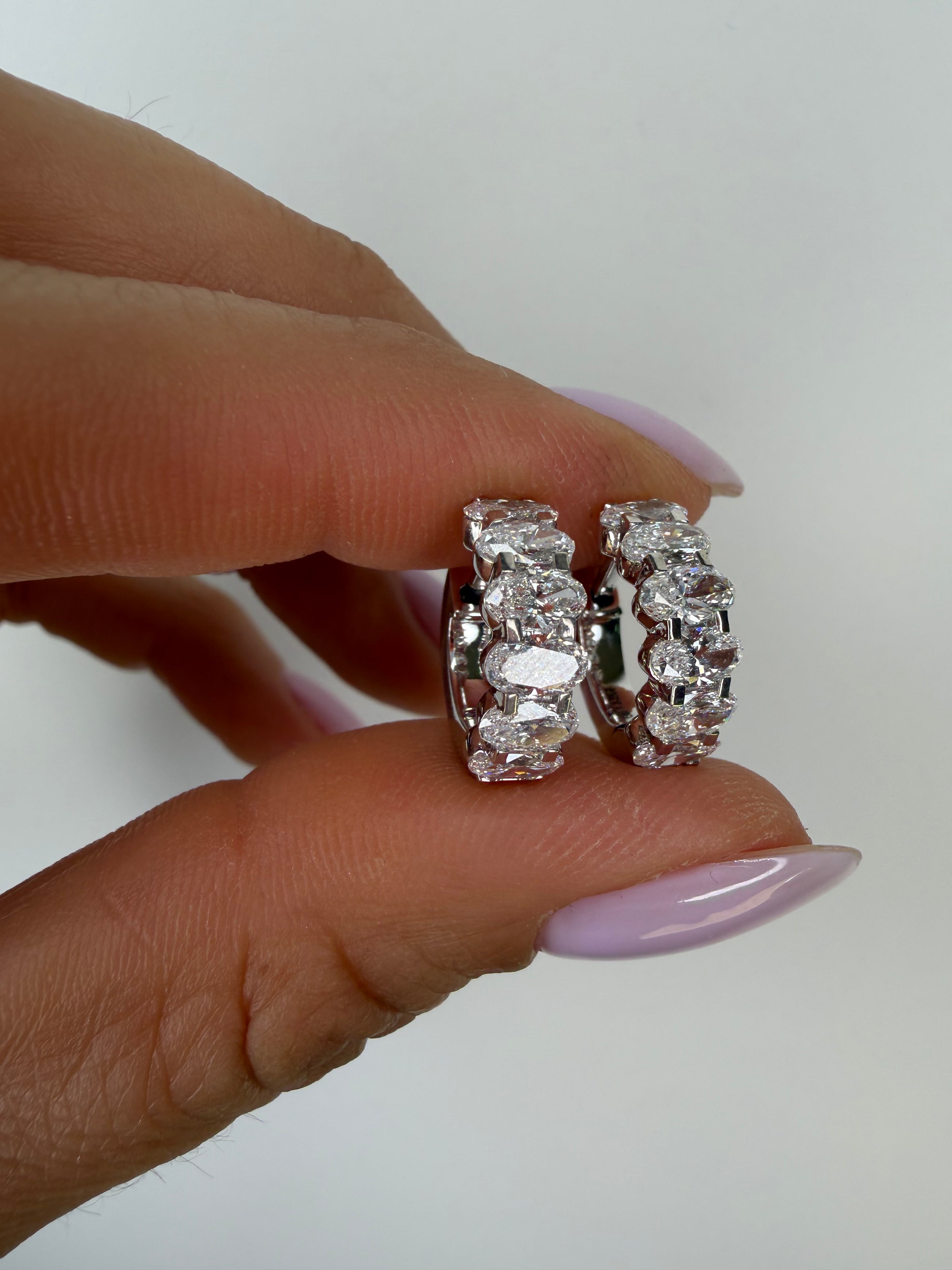 The Headliner Oval Huggies