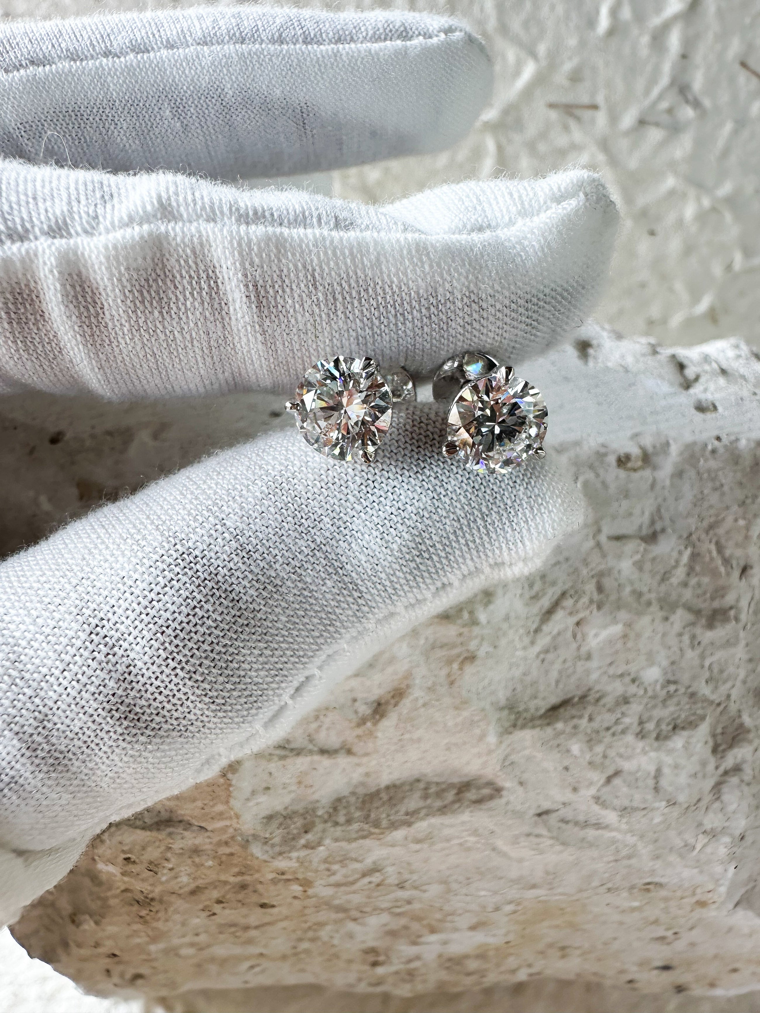 The Go-Tos Brilliant Cut 3ctw Diamond Studs