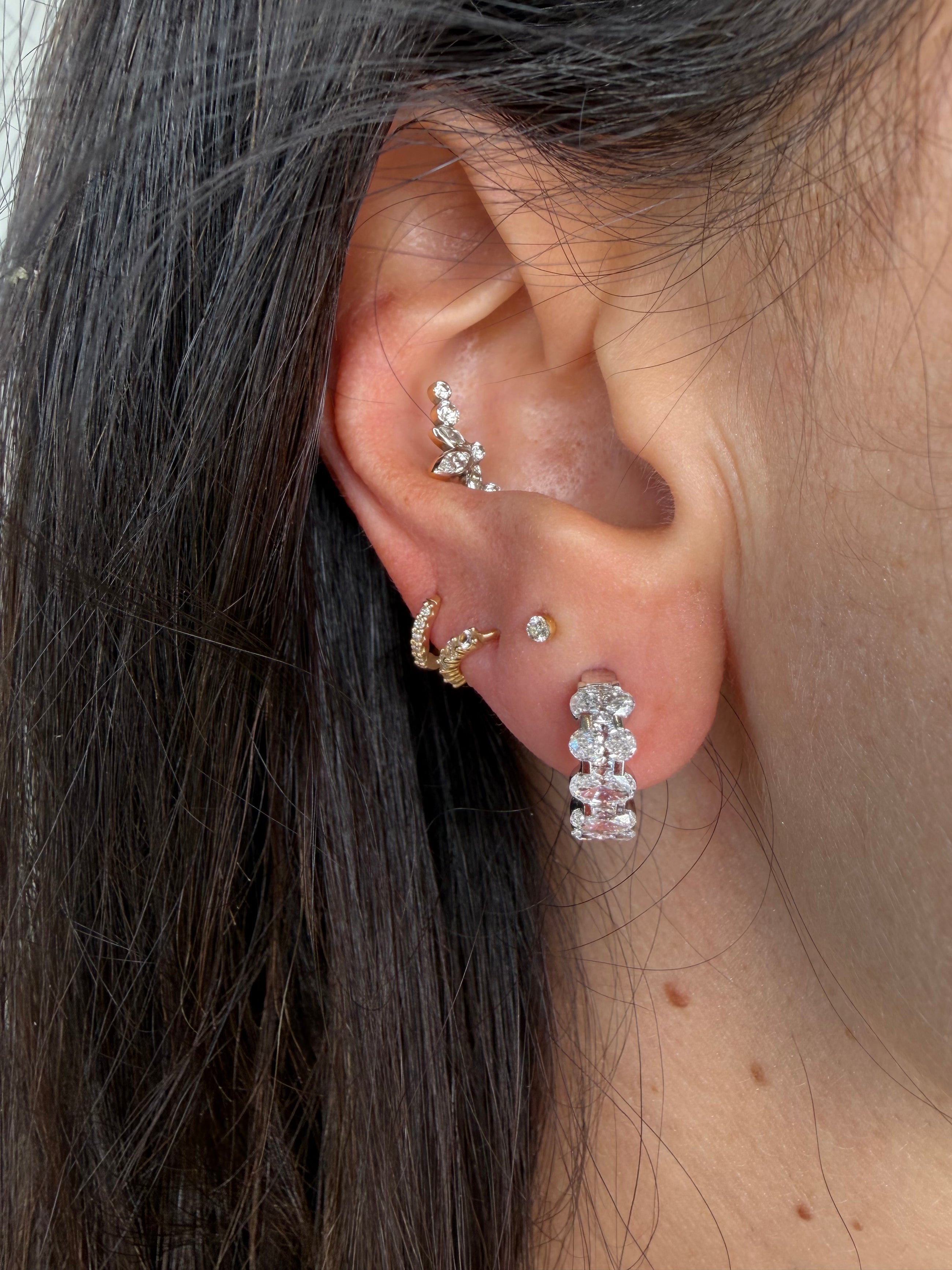 The Headliner Oval Huggies