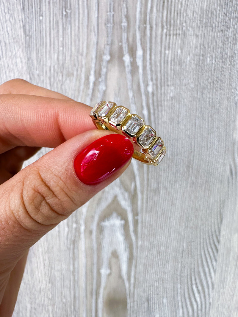 The Emerald Bezel Band