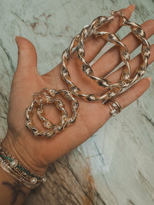 Lucia Hoops