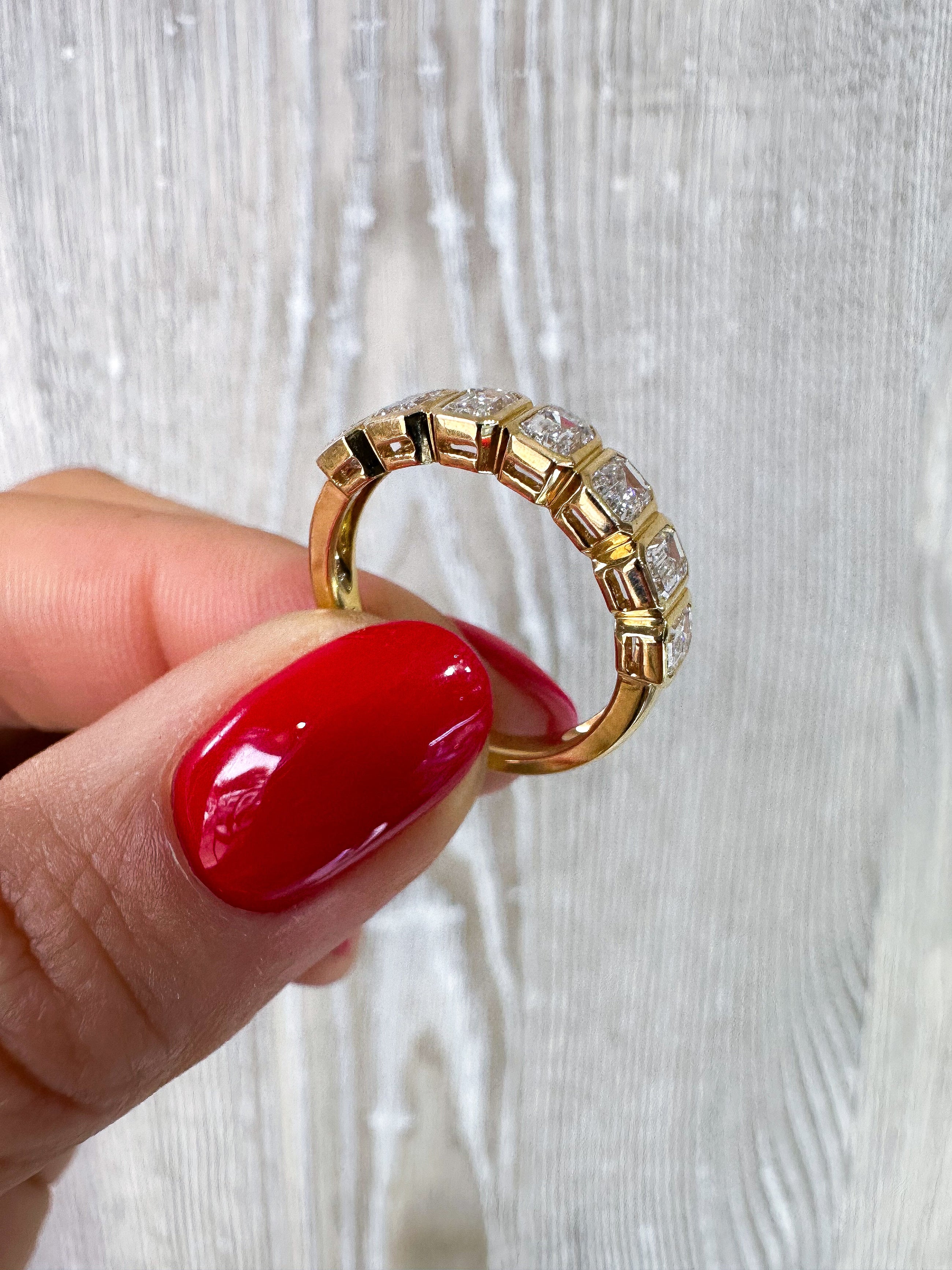 The Emerald Bezel Band