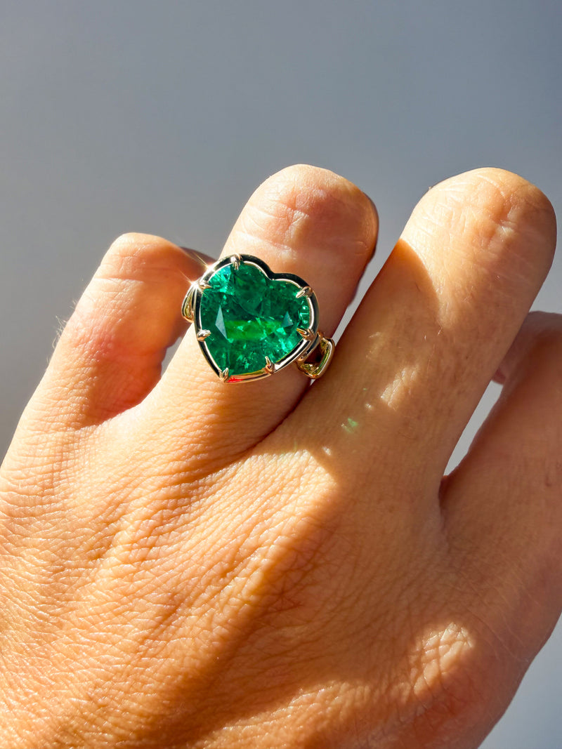 THE COLOMBIANA HEART RING
