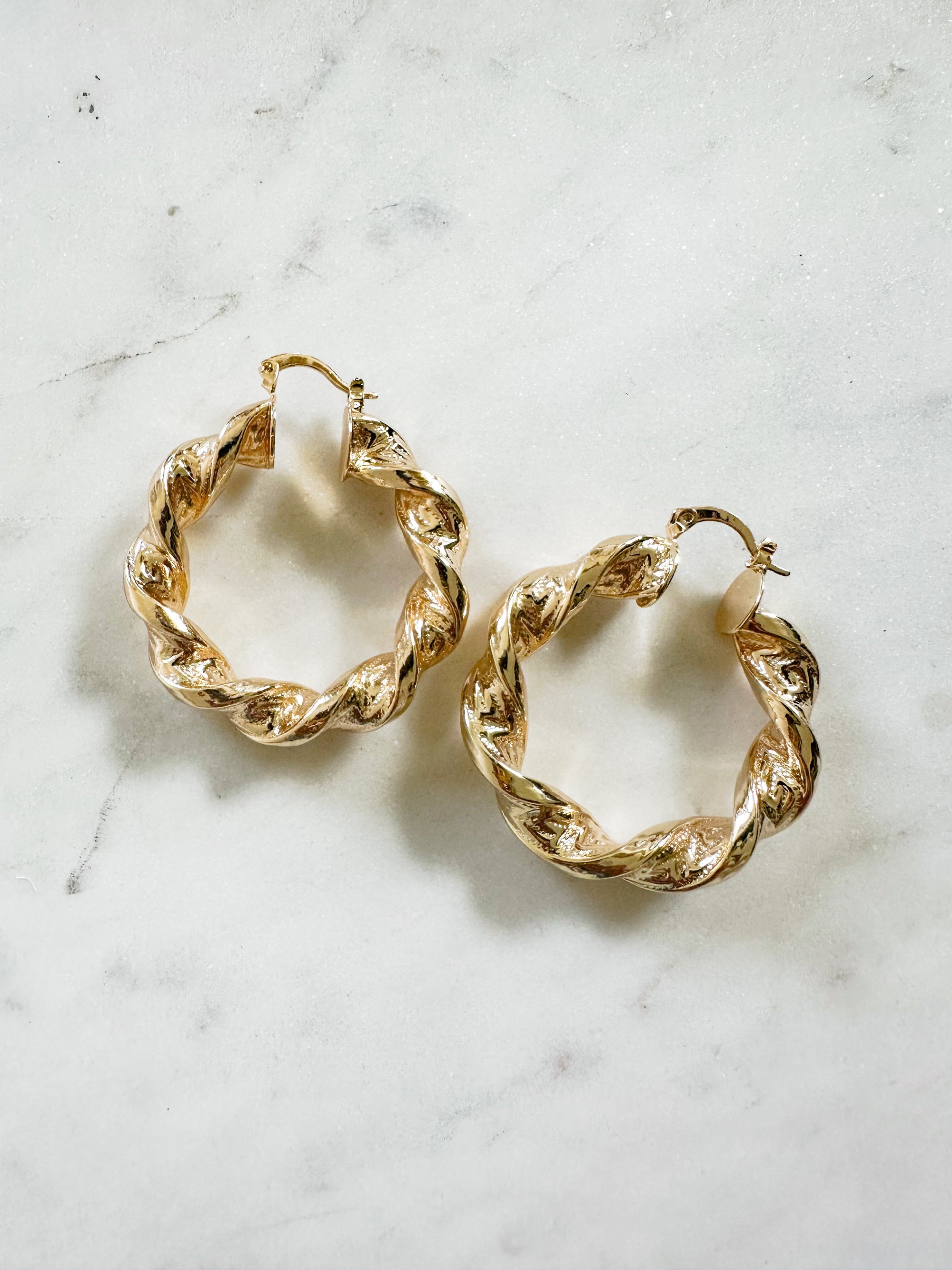 Lucia Hoops
