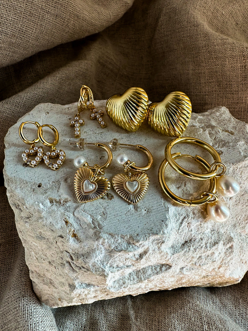 Pearl Ribbed Heart Hoops