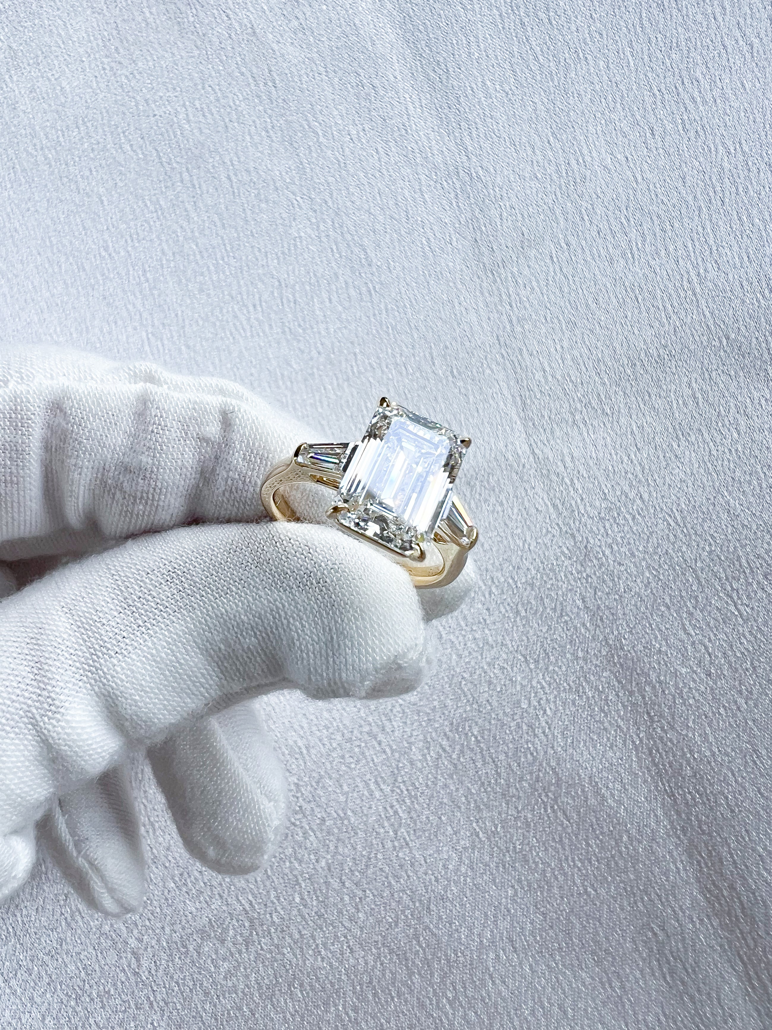 The Prestige Emerald Ring