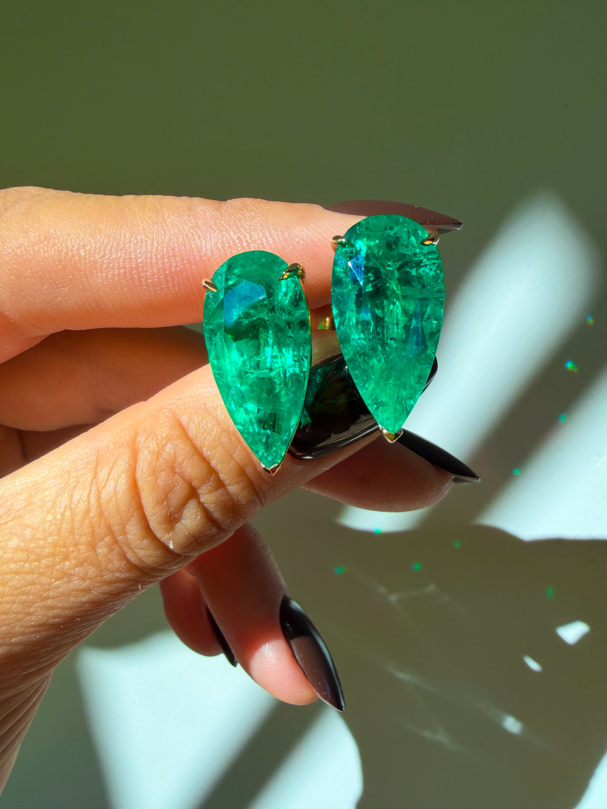 The Emerald Daggers — 21.91 CTW
