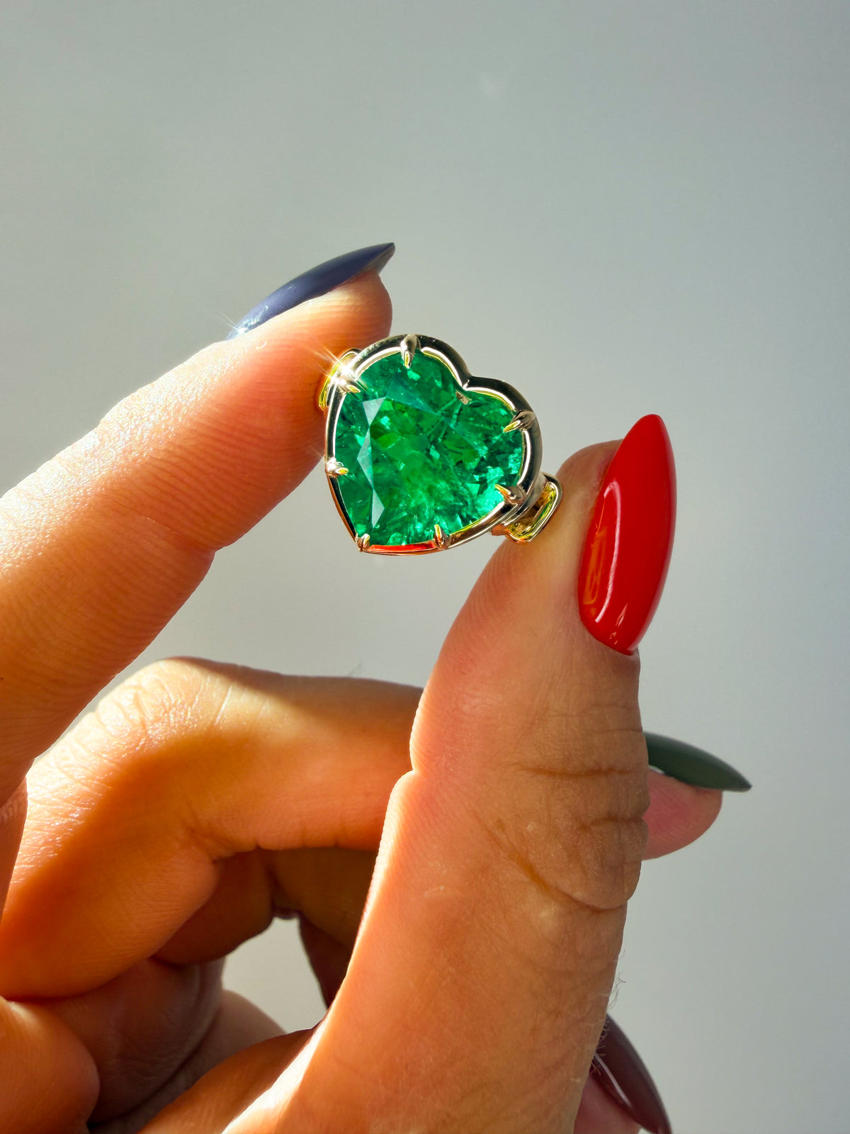 THE COLOMBIANA HEART RING