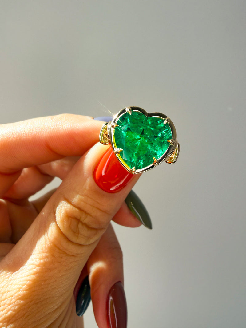 THE COLOMBIANA HEART RING