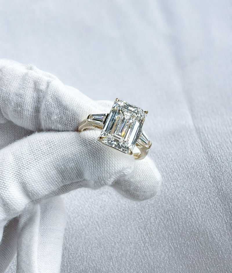 The Prestige Emerald Ring