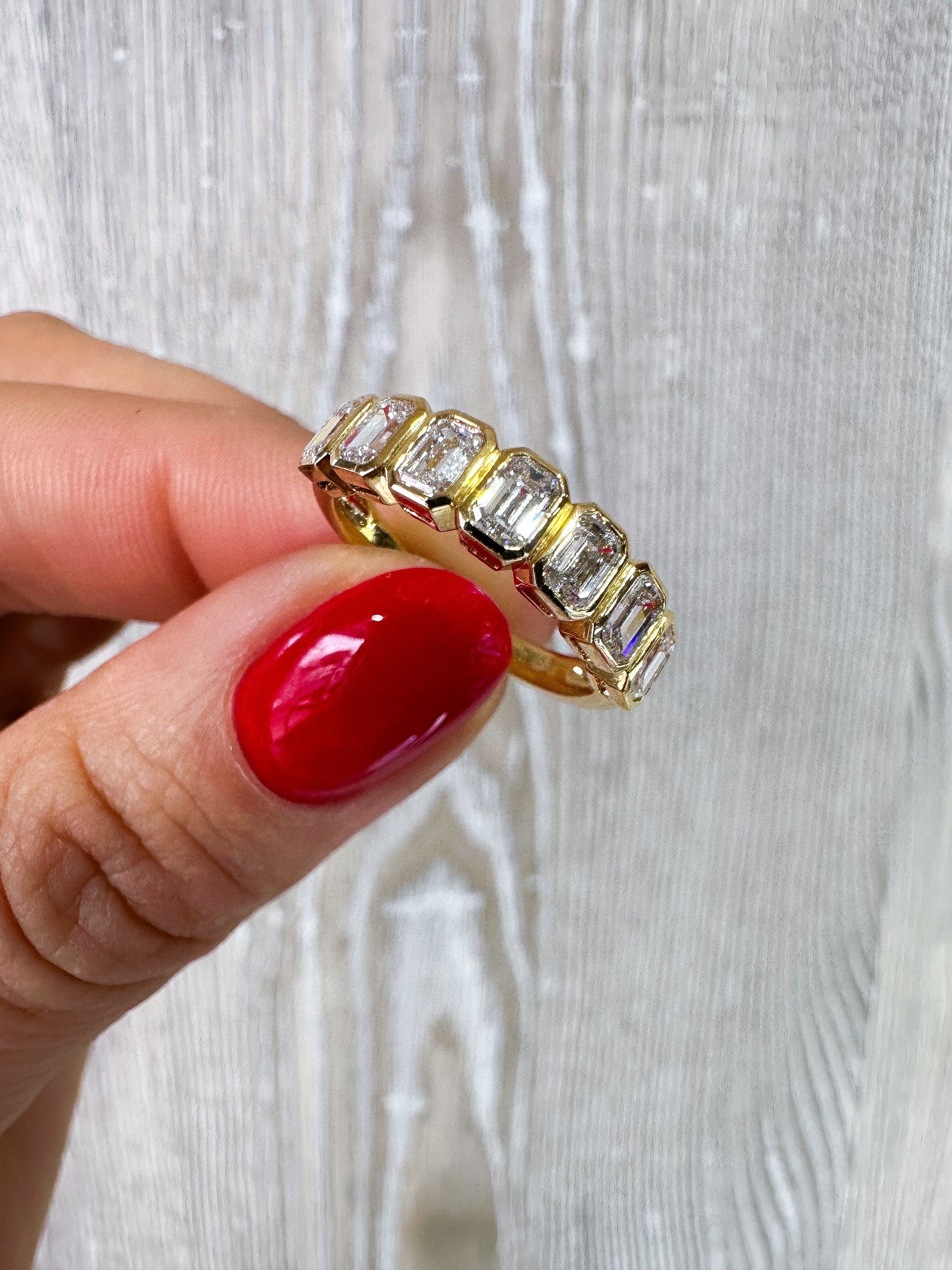 The Emerald Bezel Band