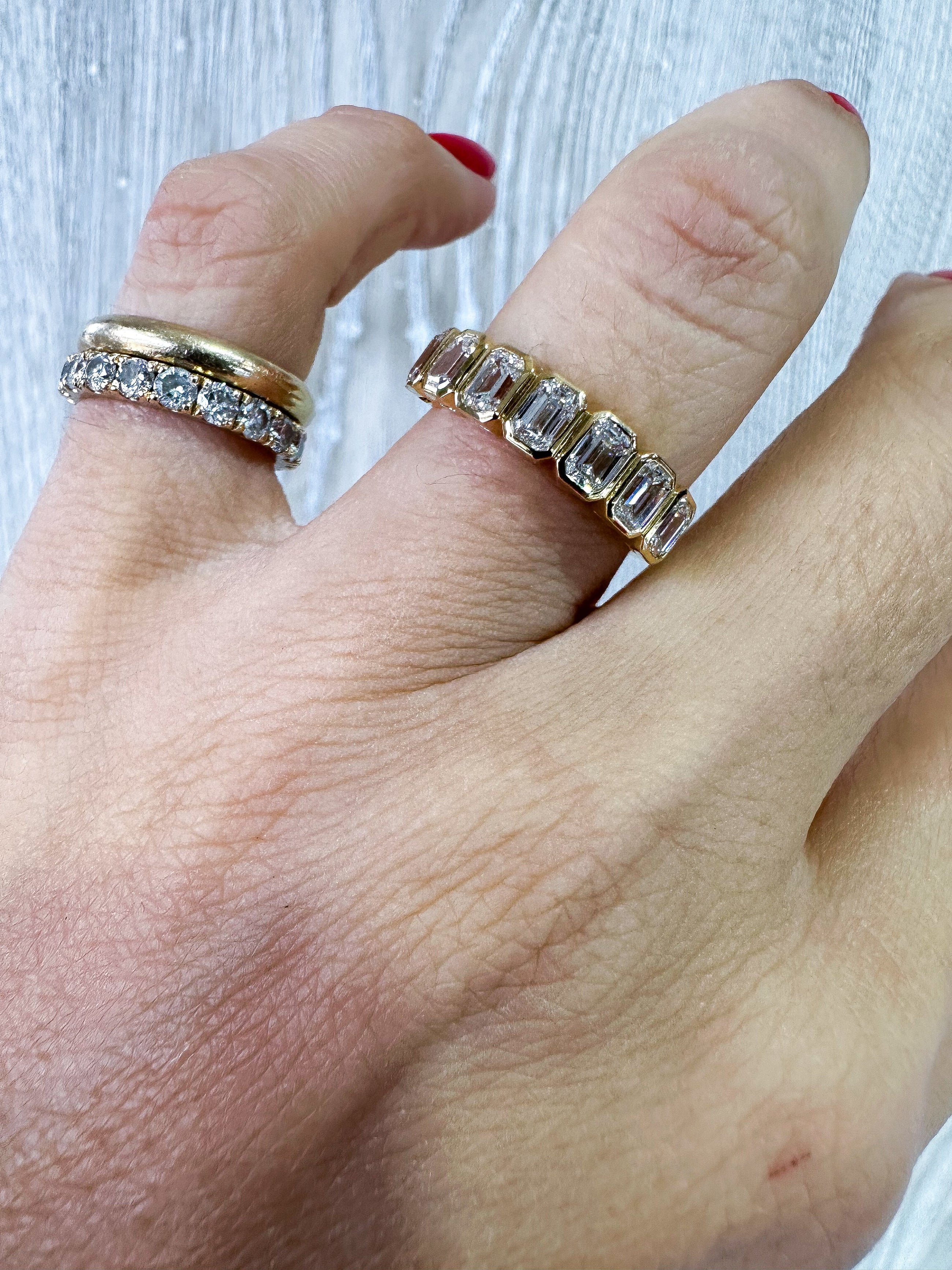 The Emerald Bezel Band
