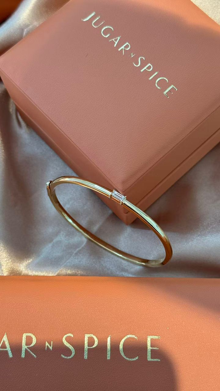 Empire Baguette Bangle