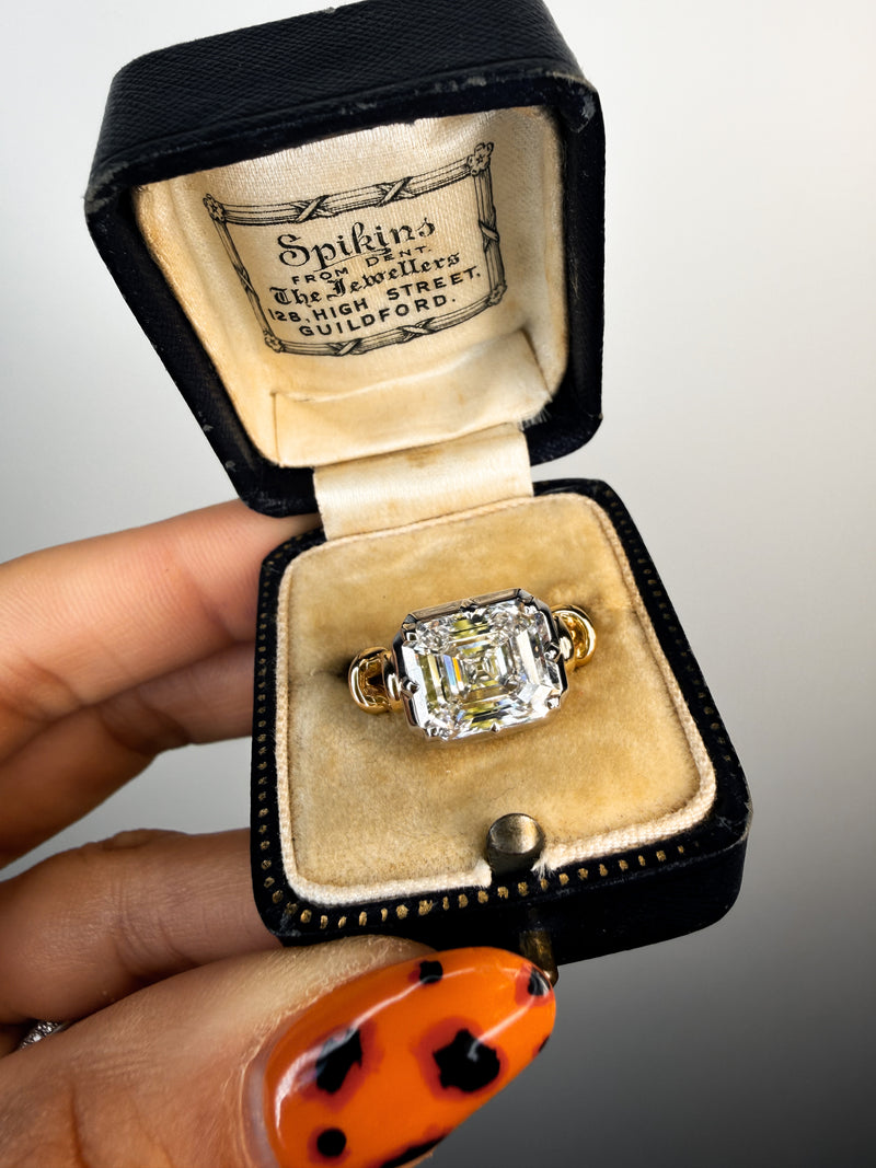 The Heirloom Capsule Emerald Ring