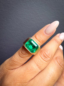 The Emerald Dynasty Ring