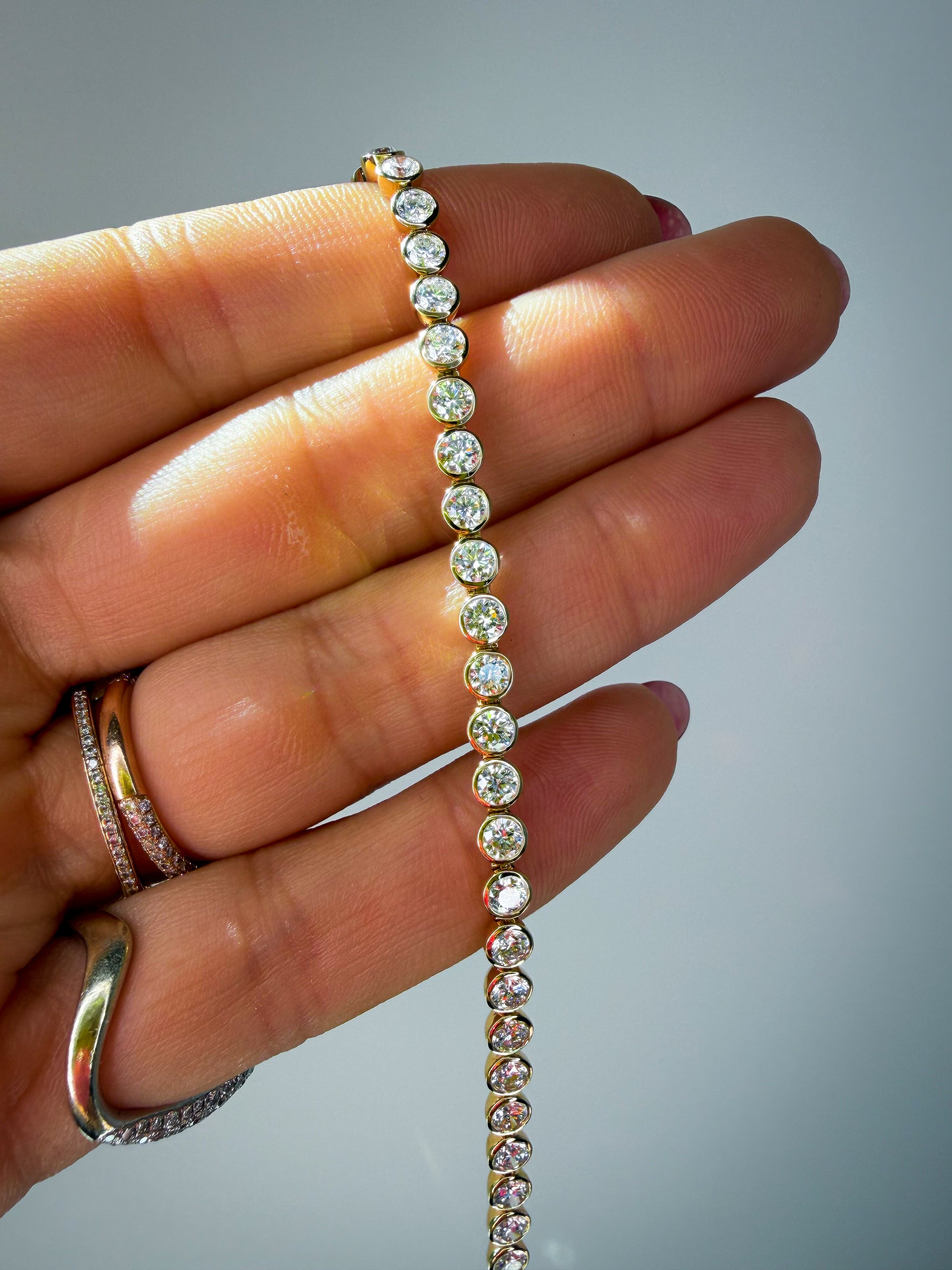 Round Bezel Tennis Bracelet