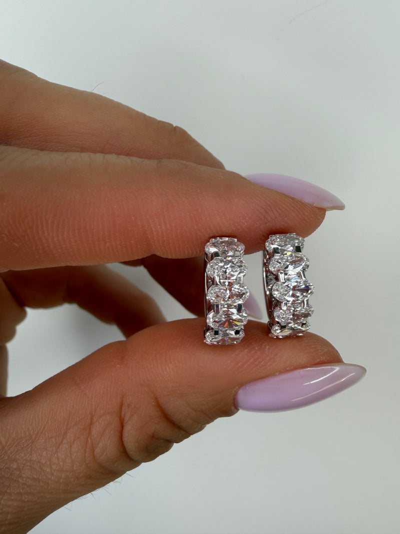 The Headliner Oval Huggies