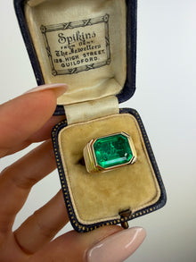 The Emerald Dynasty Ring