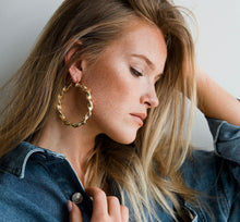 Lucia Hoops