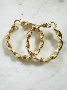 Lucia Hoops