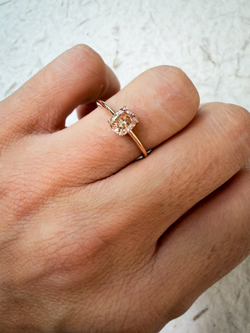 Whisper Peach Solitaire