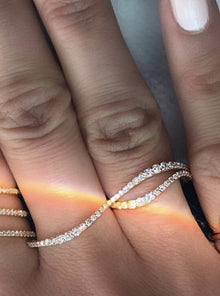 Diamond Wavy Two Finger Ring