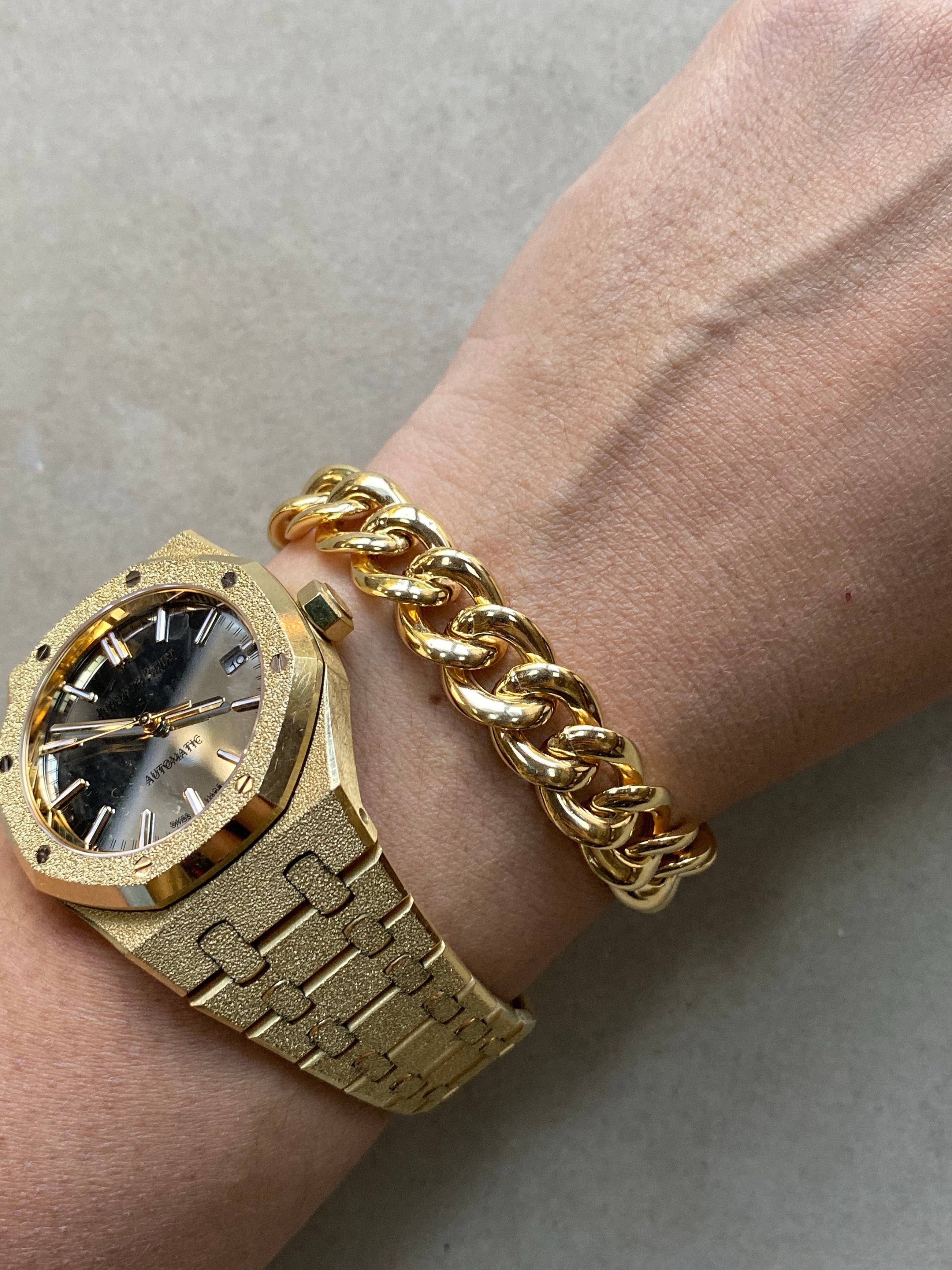 Gold Chain Bracelet ~ Curb
